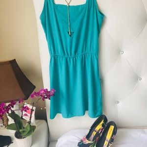 Cute springy green strapped short dress.